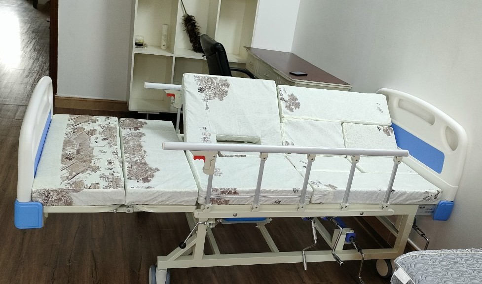 Giường y tế tay quay tại Biên Hòa 